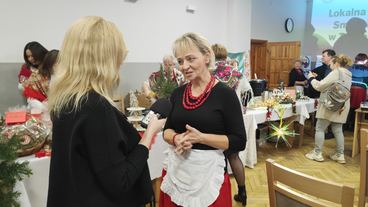 „Z tradycją i ze smakiem” w Ostrówku. Stoiska odwiedziły dziesiątki mieszkańców regionu
